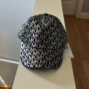 Brand new”Michael Kors” unisex cap.One size,color-black/shiny gray.💖